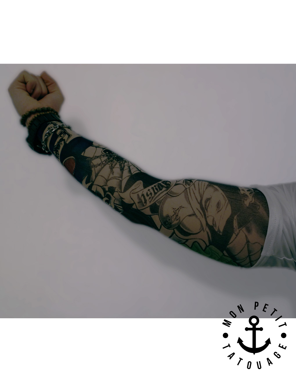 tatouage manchette femme dotwork par Saumon cru Tarawa Cap d'Agde - Tarawa  Studio Tattoo Piercing